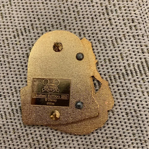 Disney pin LE 250 Aurora Pin-on-Pin with Dimensional Castle LE 250 on card Pin - Picture 5 of 8